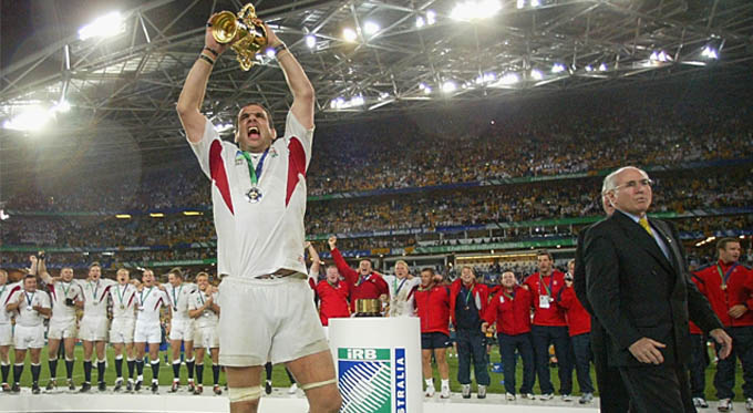 Martin Johnson holding up trophy at 2003 World Cup